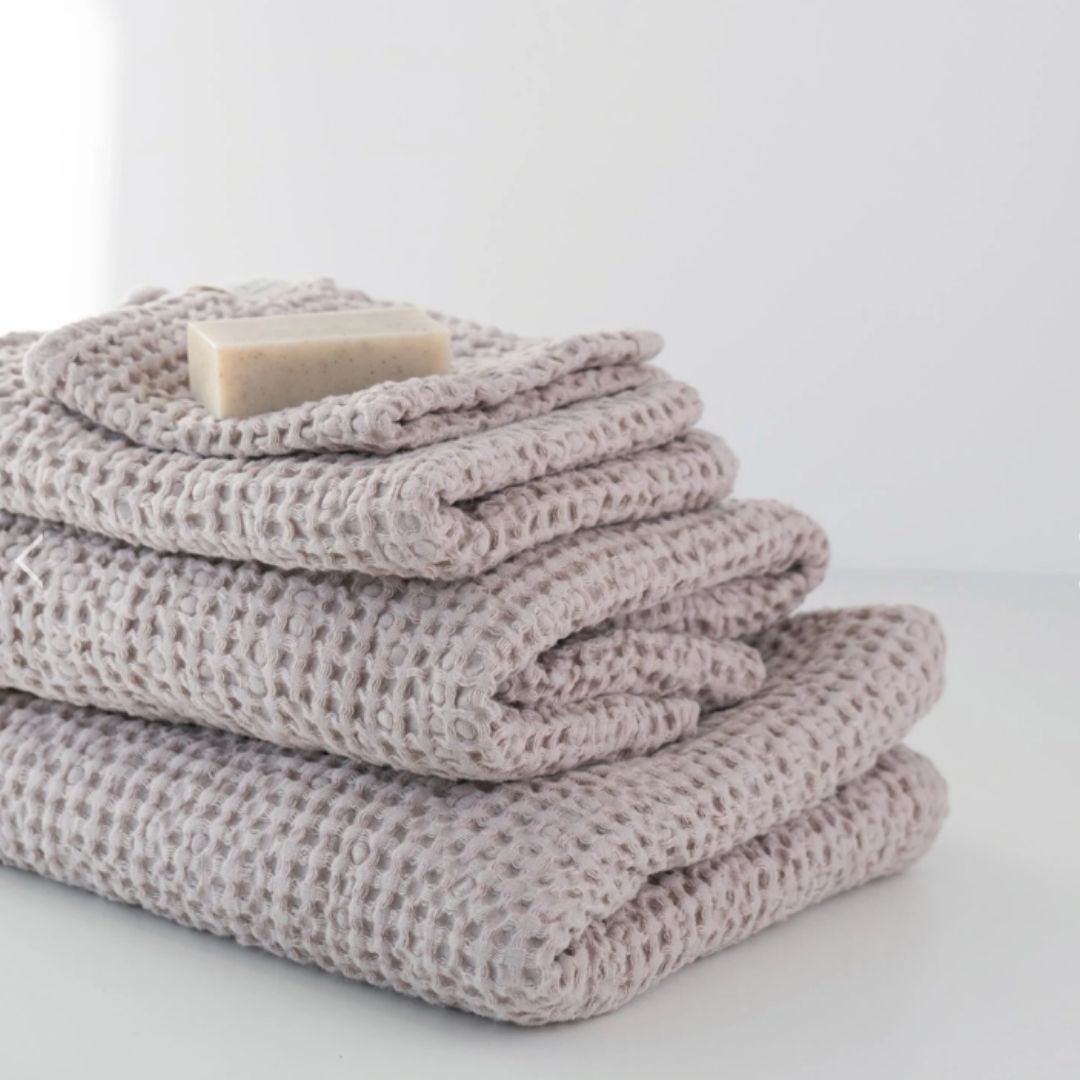 "Les Choses Simples" Bath Towel - Powder.