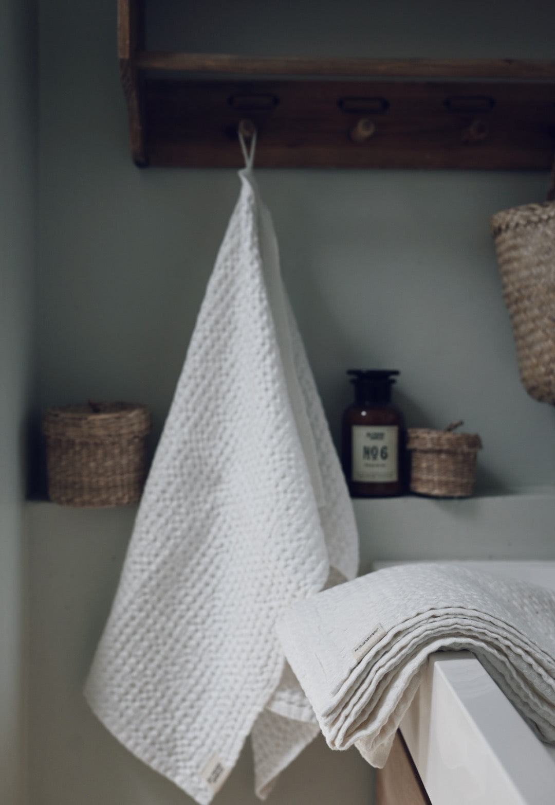 "Les Choses Simples" Bath Towel - White.